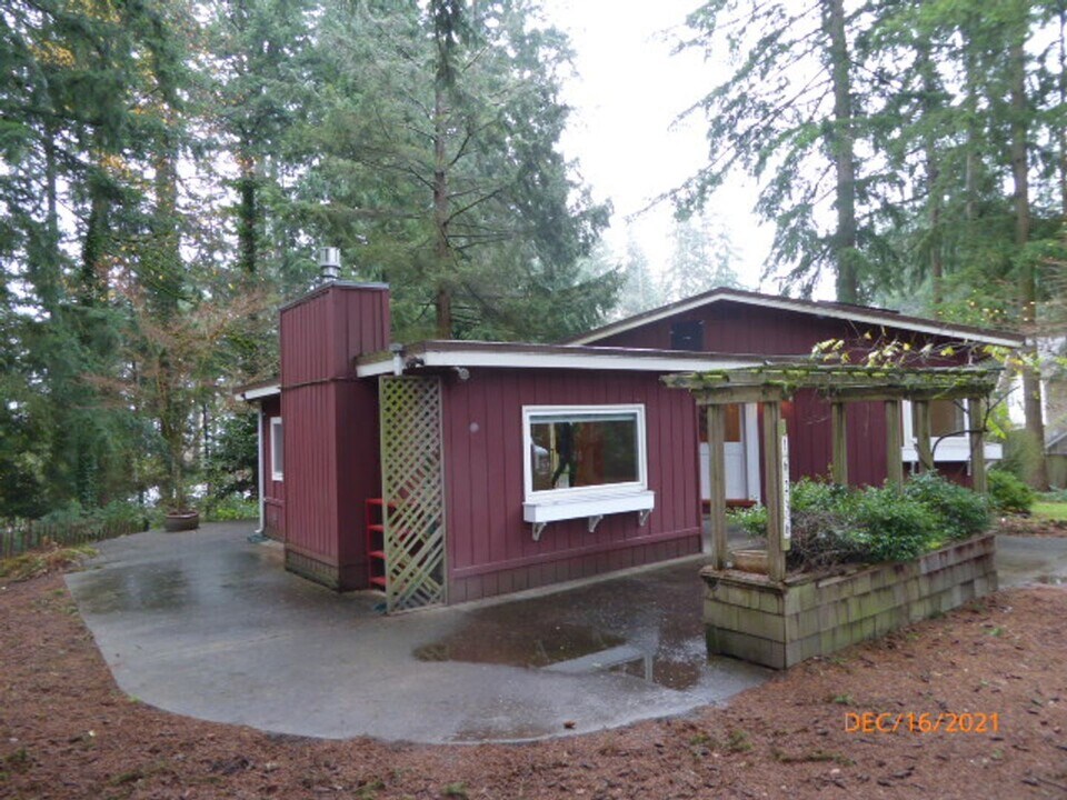 16236 NE 30th St in Bellevue, WA - Building Photo