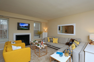 Meadowbrook Apartments in Huntingdon Valley, PA - Building Photo - Interior Photo