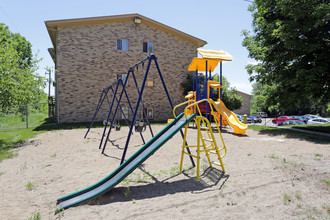 Urban Green Apartments in Urbandale, IA - Foto de edificio - Building Photo