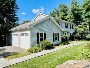 679 Aspen Ln in Orange, CT - Building Photo - Building Photo