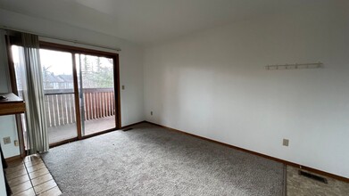 7351 Huntsmen Cir in Anchorage, AK - Building Photo - Building Photo