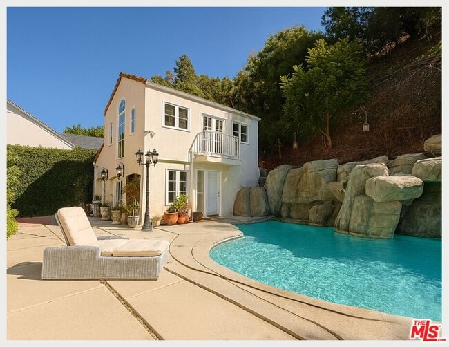 property at 1174 Coldwater Canyon Dr