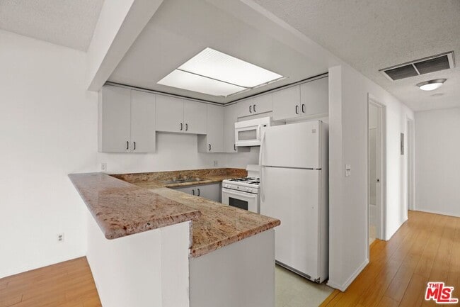 1920 Overland Ave in Los Angeles, CA - Building Photo - Building Photo