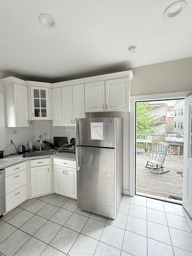9 Aberdeen Rd, Unit 3 in Somerville, MA - Building Photo - Building Photo