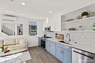 5518 11th Ave NW in Seattle, WA - Building Photo