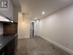 110 Caroline Ave in Toronto, ON - Building Photo - Building Photo