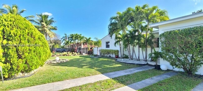 340 NW 151st St in Miami, FL - Building Photo - Building Photo