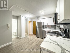 51-151 Cambridge St N in Ottawa, ON - Building Photo - Building Photo