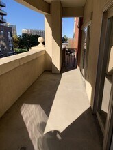 1950 Logan St-Unit -301 in Denver, CO - Building Photo - Building Photo