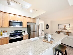 Colina Square in Sammamish, WA - Building Photo - Building Photo