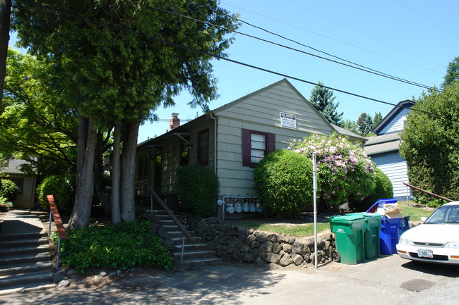 Grace Apartments III in Portland, OR - Foto de edificio - Building Photo