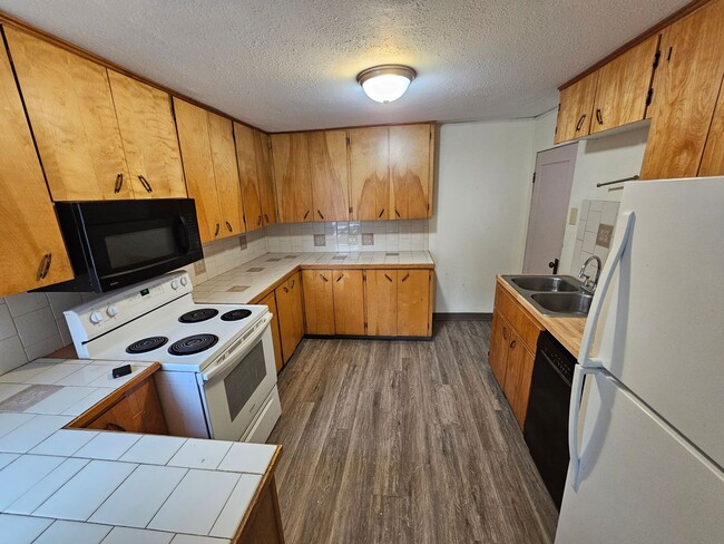 2004 Adams Ave in La Grande, OR - Building Photo - Building Photo