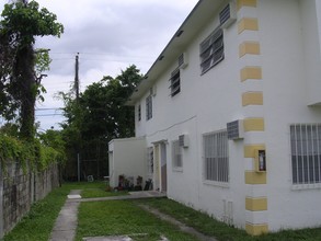 842 NW 1st Ave in Fort Lauderdale, FL - Building Photo - Building Photo