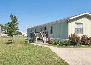 Stonegate MHP in Wichita, KS - Building Photo - Building Photo