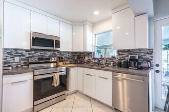 1820 Hillcrest Ave in Lake Worth Beach, FL - Building Photo - Building Photo