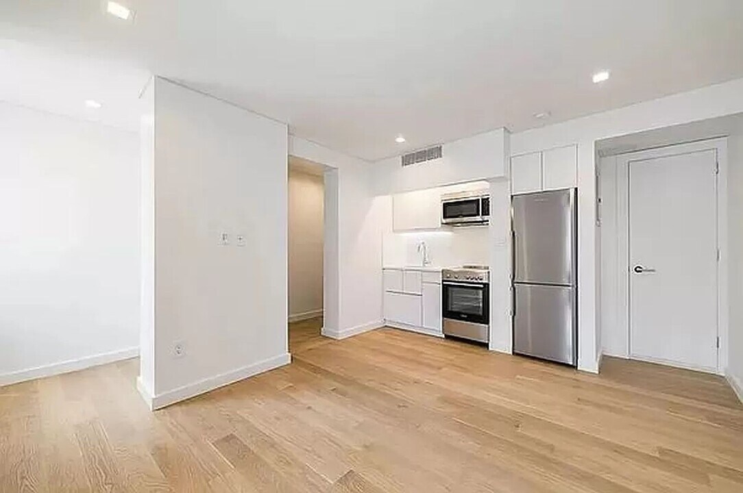 209 Mulberry St, Unit 5C in New York, NY - Building Photo