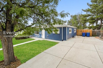 706 Uvalda St in Aurora, CO - Building Photo - Building Photo