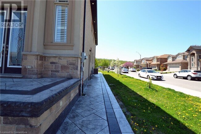 92 Nashville Cir in Hamilton, ON - Building Photo - Building Photo