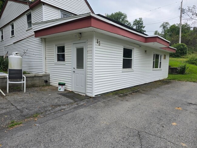 43 Milton Tpke, Unit B, Unit B