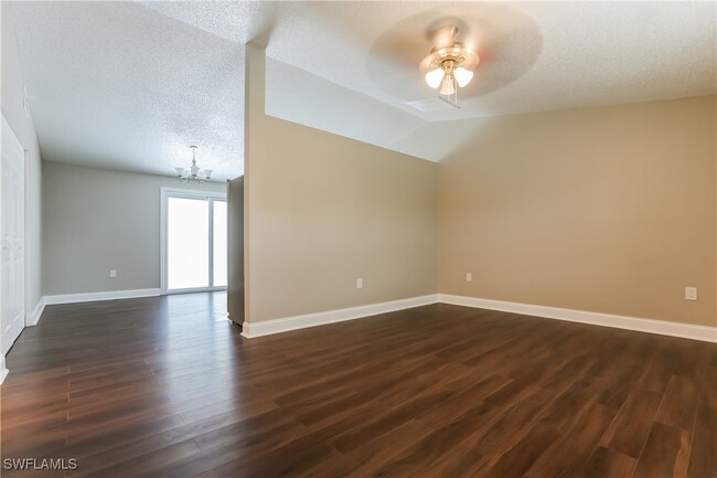 1060 Elaine St in Venice, FL - Building Photo - Building Photo