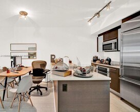 500 Brickell Ave, Unit 3008 in Miami, FL - Foto de edificio - Building Photo