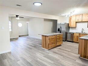 3755 Pleasant Valley Rd in Mobile, AL - Foto de edificio - Building Photo