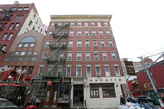 191-193 Grand St in New York, NY - Building Photo - Building Photo