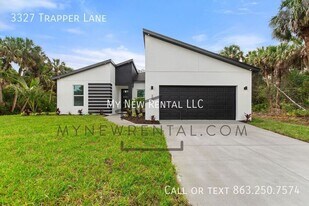 3327 Trapper Ln in North Port, FL - Building Photo