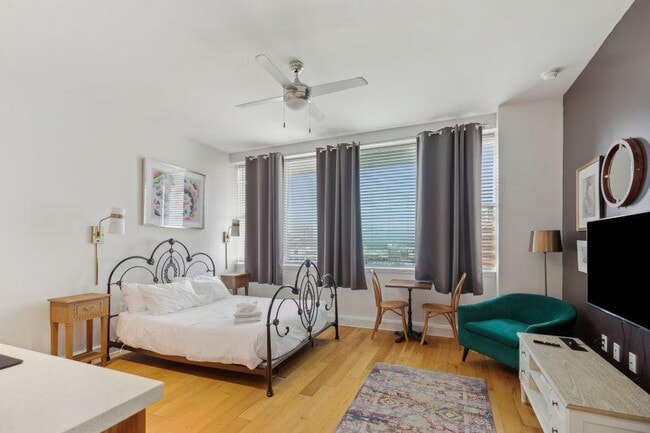 925 Common St in New Orleans, LA - Foto de edificio - Building Photo