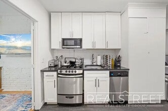 Modern 1BR/1BA in Prime Lower Manhattan | Fast Access to Midtown & Google HQ in New York, NY - Building Photo - Building Photo