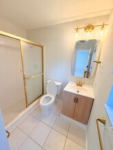 1102 SE 8th Terrace, Unit D in Cape Coral, FL - Building Photo - Building Photo