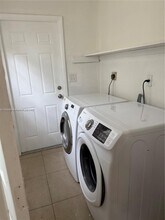 2730 NW 15th Ct in Fort Lauderdale, FL - Building Photo - Building Photo