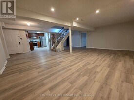 30 Wexford Rd in Brampton, ON - Building Photo