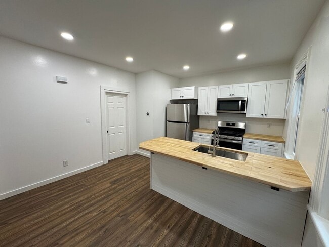 2469 Professor Ave in Cleveland, OH - Building Photo - Building Photo