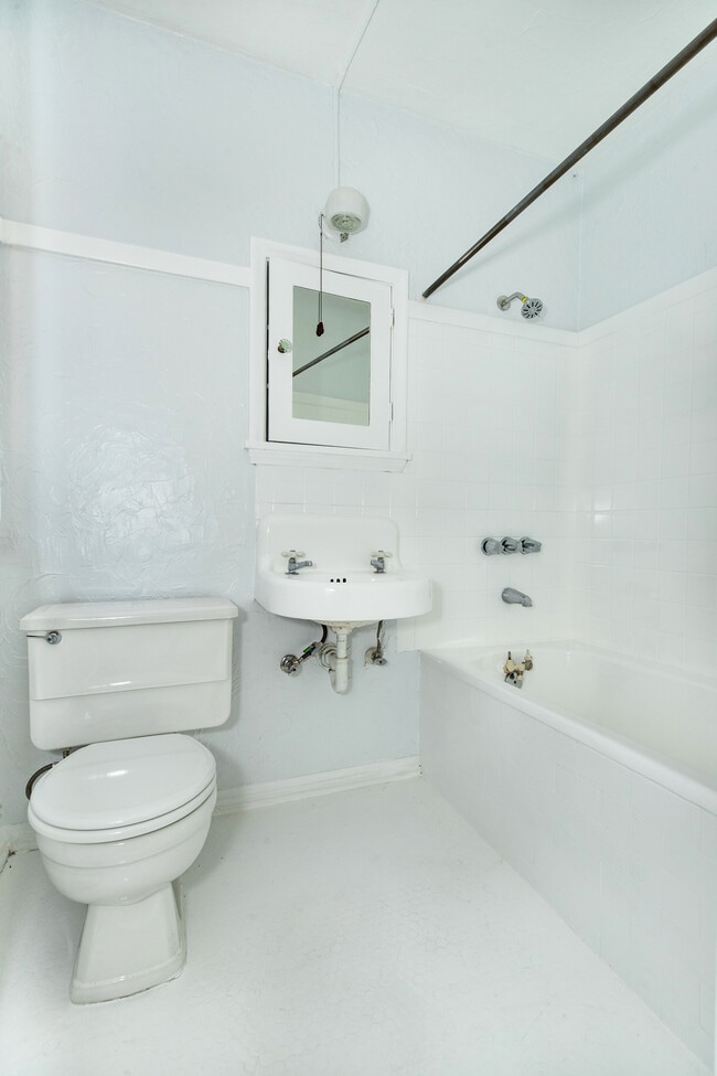 2028 Meridian Ave in South Pasadena, CA - Foto de edificio - Building Photo