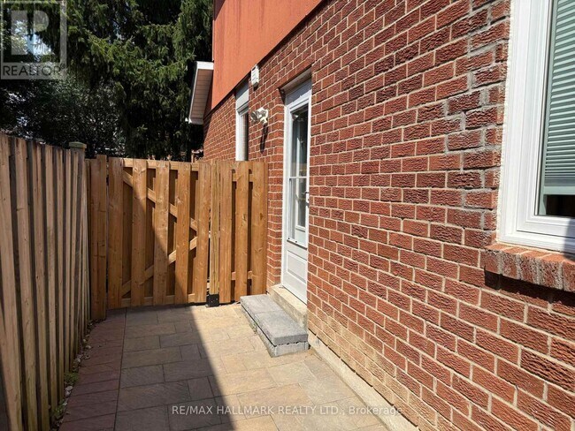 60 Lund St in Richmond Hill, ON - Building Photo - Building Photo