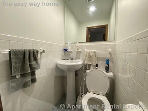 24 Saville St, Unit 2 in Cambridge, MA - Foto de edificio - Building Photo
