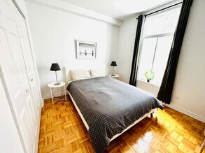4846 Rue Sainte-Catherine E in Montréal, QC - Building Photo - Building Photo