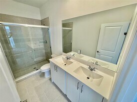 1355 SE 7th Ter in Homestead, FL - Building Photo