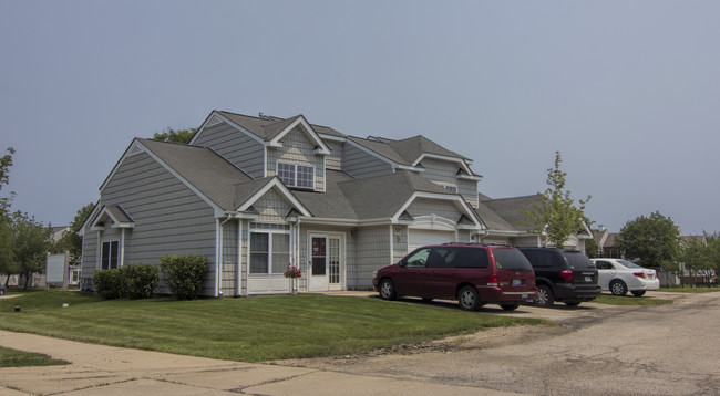 Glenview Townhomes in Glenview, IL - Foto de edificio - Building Photo