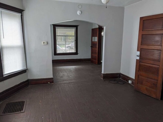 1023 Washington Ave, Unit 1 in Kalamazoo, MI - Foto de edificio - Building Photo