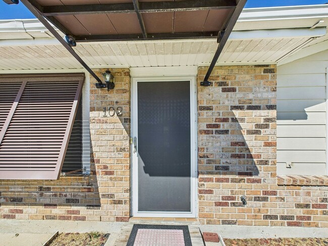 102 Thompson Loop in Lafayette, LA - Building Photo - Building Photo