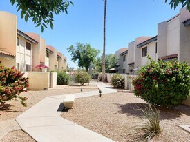 2615 Hayden Rd in Scottsdale, AZ - Building Photo