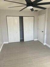 4112 Inverrary Dr in Lauderhill, FL - Foto de edificio - Building Photo