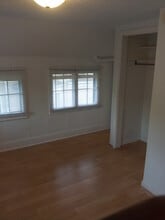 413 W Vine St, Unit 4 in Kalamazoo, MI - Foto de edificio - Building Photo