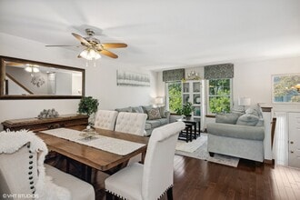 1094 Manchester Cir in Grayslake, IL - Building Photo - Building Photo