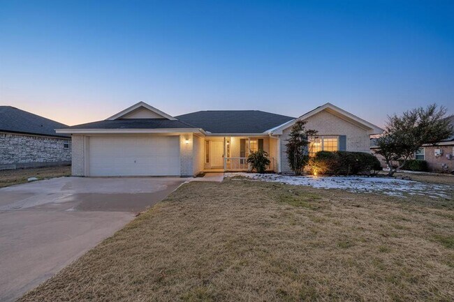 1105 E Johnson St in Burnet, TX - Building Photo - Building Photo