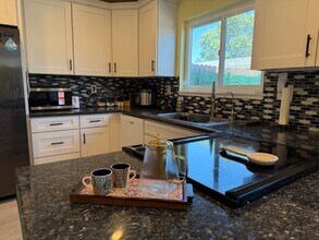 1459 Deauville Pl in Costa Mesa, CA - Building Photo - Building Photo