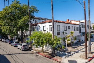 Windsor Court in Glendale, CA - Building Photo - Building Photo