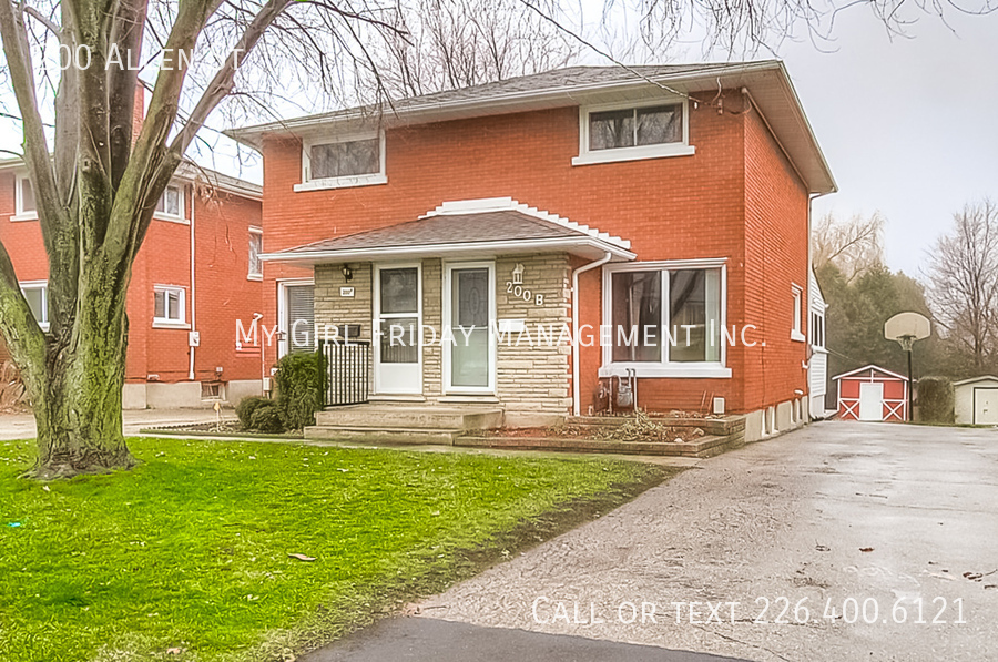 200 Allen St E in Waterloo, ON - Building Photo